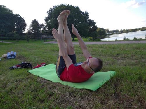 cours de Pilates en extérieur